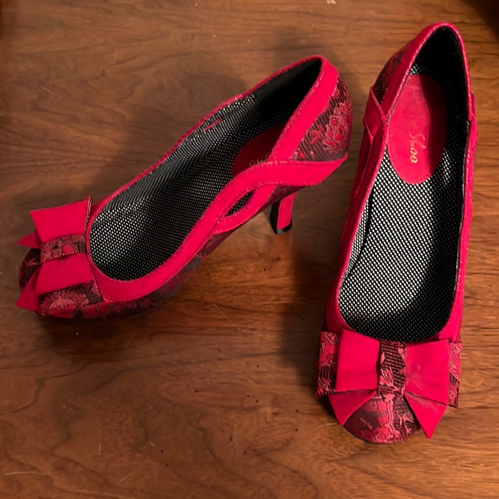Red Floral Ruby Shoo Heels SZ 39
